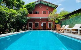Hotel Hideaway Garage